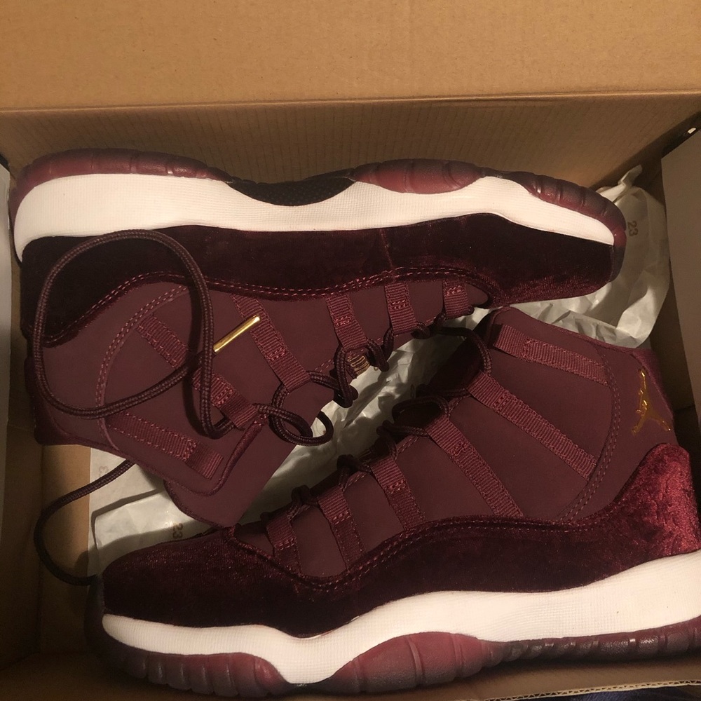 Air Jordan 11 Retro Heiress Size 6Y Maroon New IB